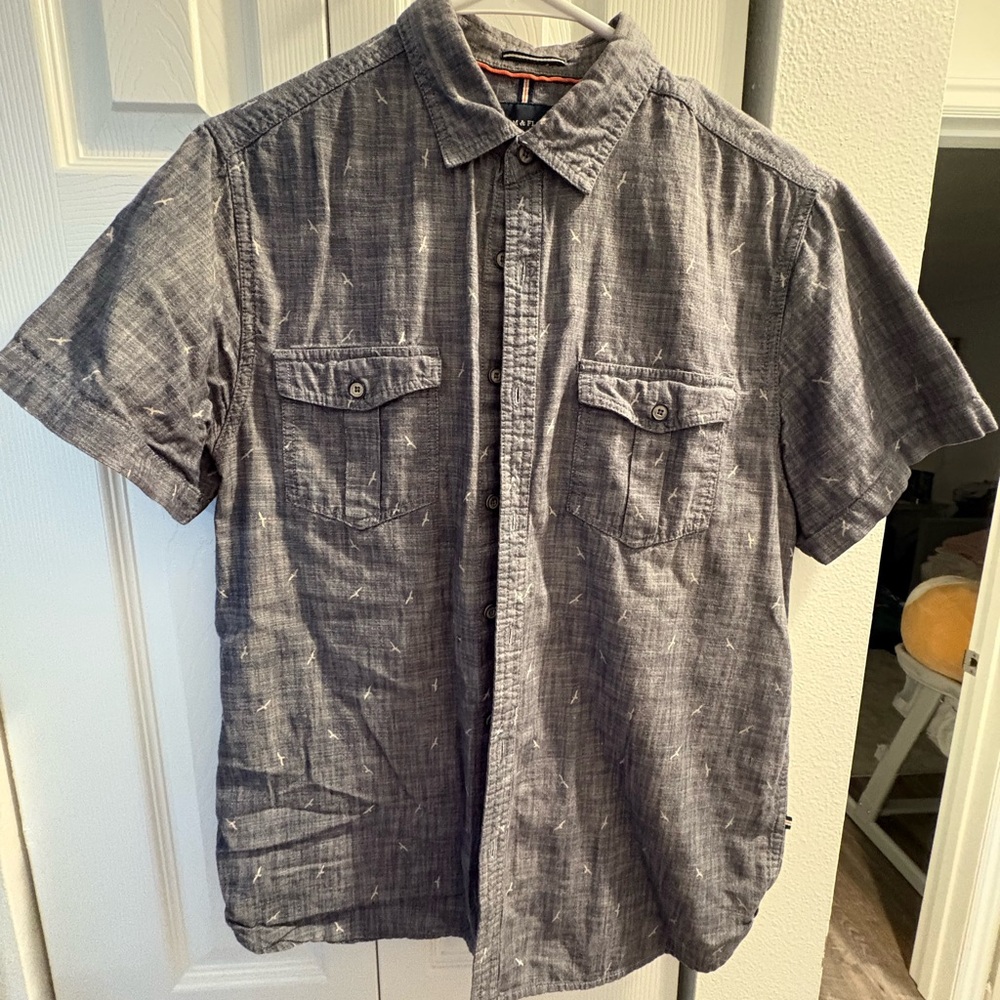 [3 for $20] Denim & Flower Gray Short Sleeve Shirt